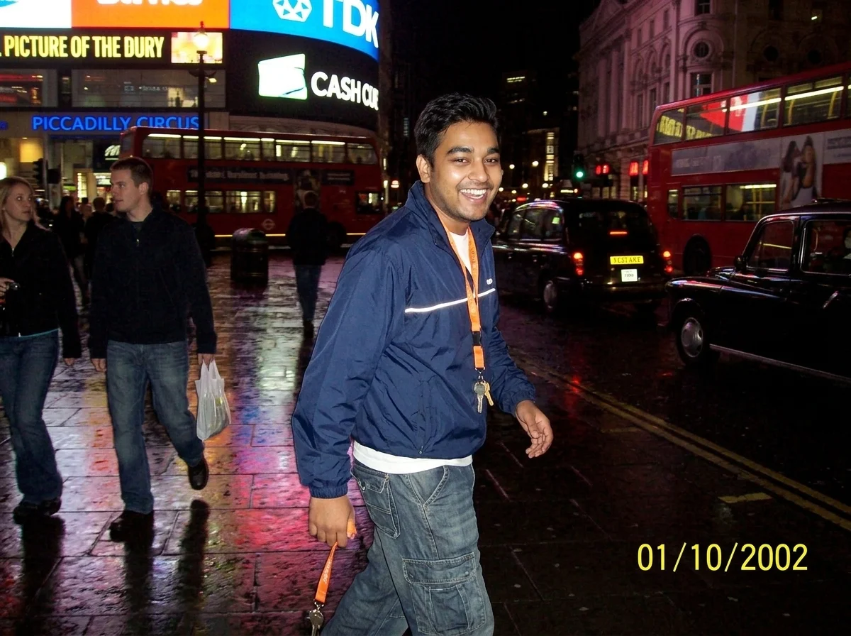 You in Y2K London AI photo prompt preview